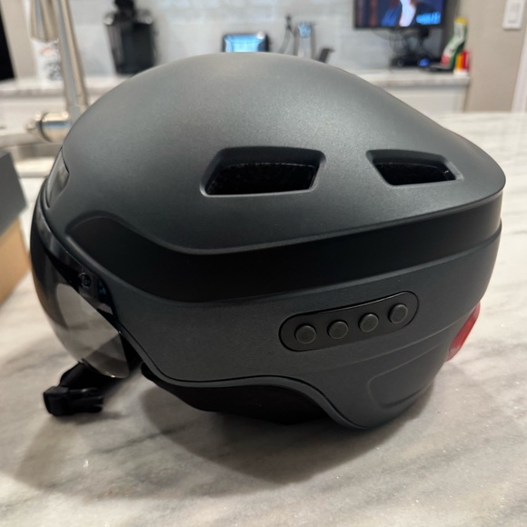 Kracess Smart Helmet - Picture 3 of 5